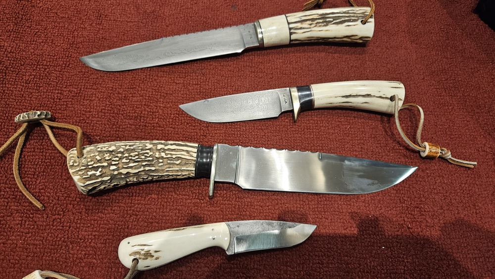 Magnifique ensemble de couteaux fixes par Henri Viallon