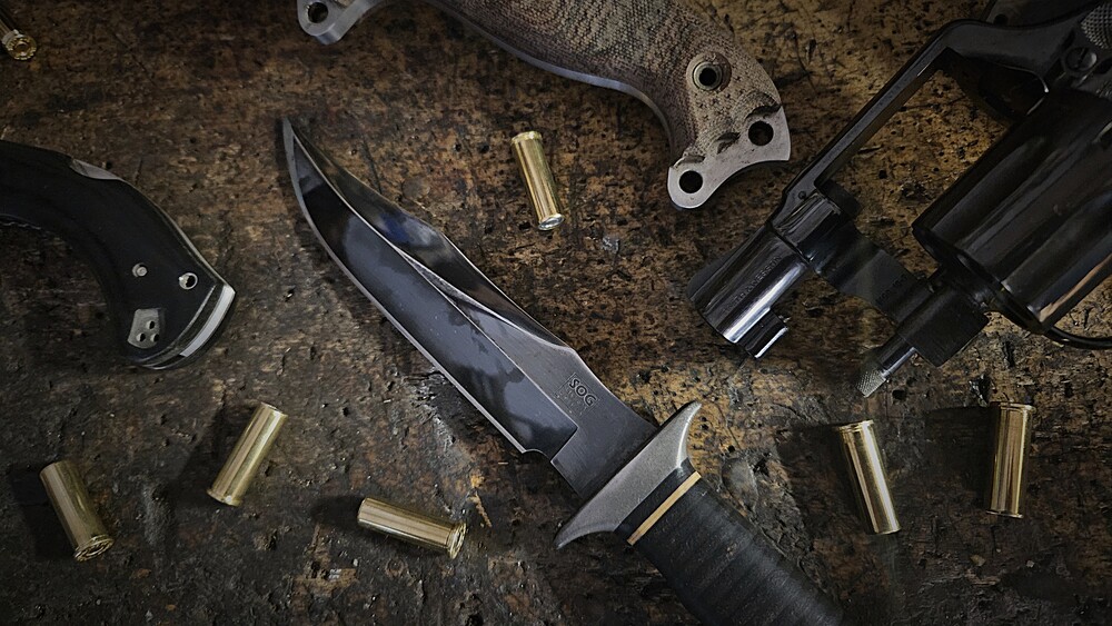 Sog Bowie, S&W, établi