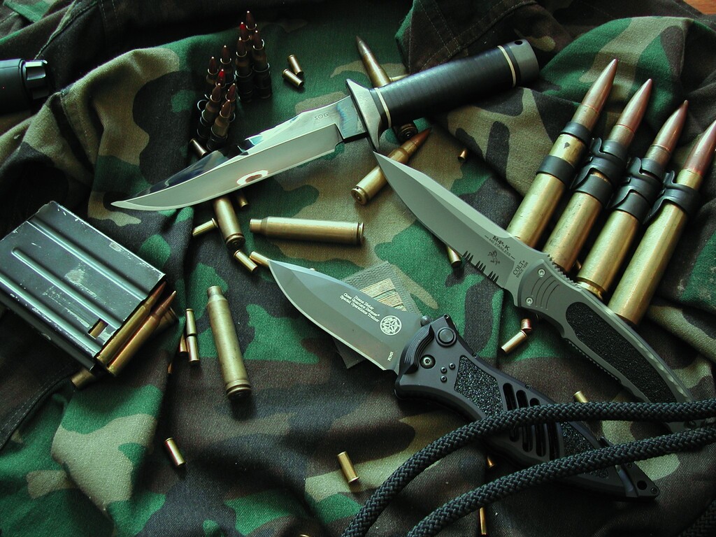 Sog Bowie, Colt, Master of Defense