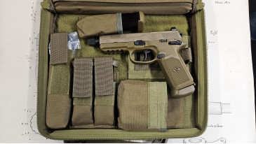 pistolet FN FNX-45 tactical avec accessoires