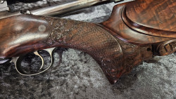 carabine Briano calibre 375 Lion sculpté avec écailles + swarovski