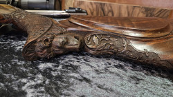 carabine Briano calibre 375 Lion sculpté avec écailles + swarovski