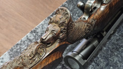 carabine Briano calibre 375 Lion sculpté avec écailles + swarovski