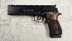 pistolet beretta 87 target wood grip 22 LR