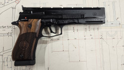 pistolet beretta 87 target wood grip 22 LR