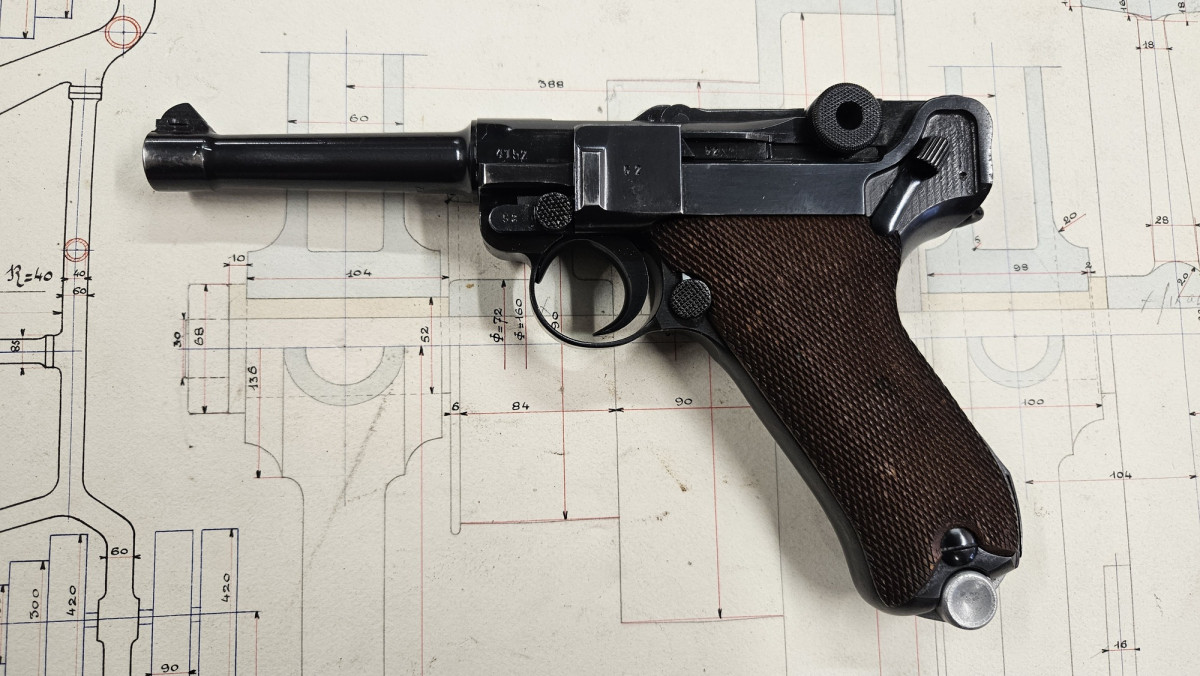 P 08 Mauser S/42 de 1937 proche du neuf