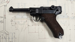 P 08 Mauser S/42 de 1937 proche du neuf